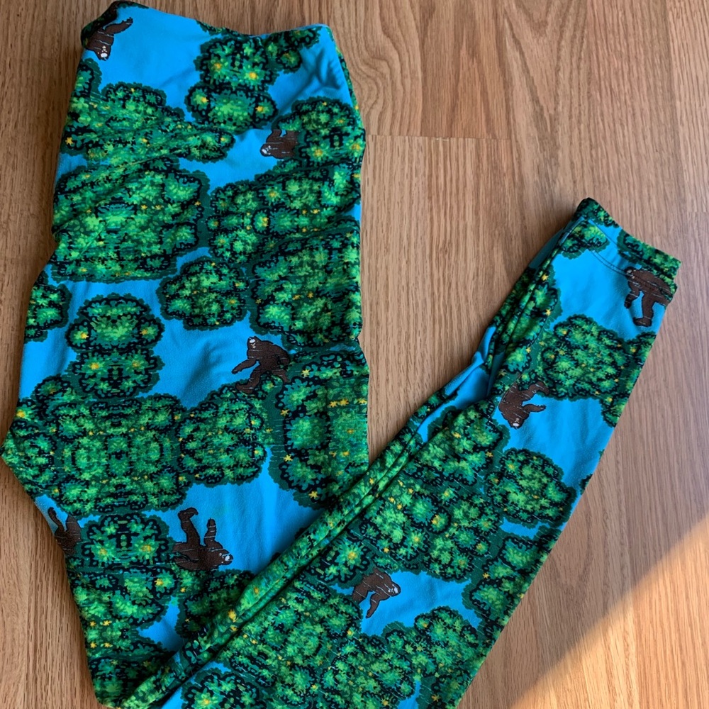 Lularoe Sasquatch Bigfoot leggings tall and curvy